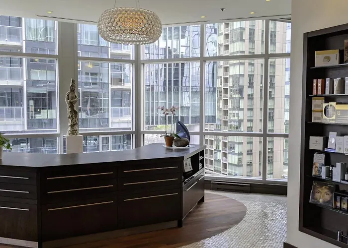 Warwick Le Crystal - Montreal